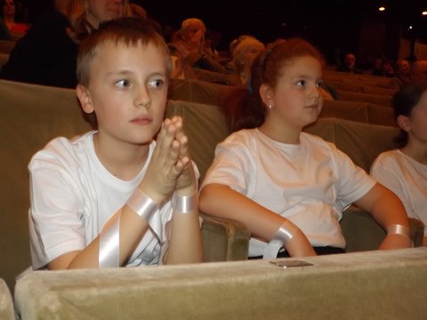 Dallal, tánccal, verssel és jó szóval köszöntötték a Magyar zászló napját