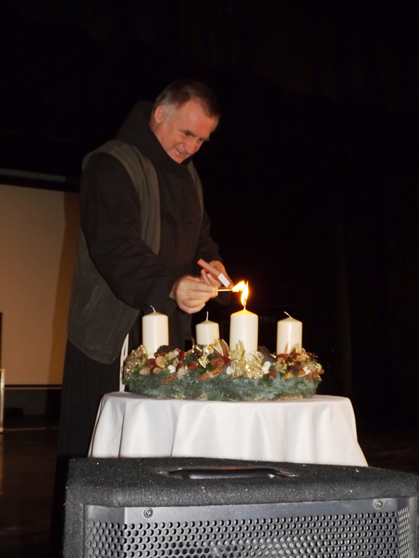 Adventi gyertyagyújtás Csaba testvérrel Dunakeszin