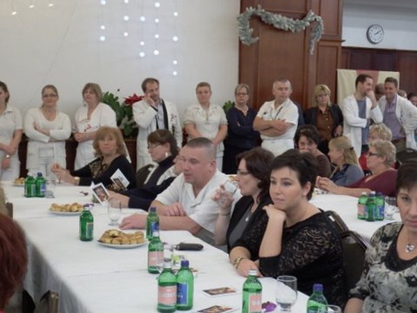 Karácsonyi ünnepség az Onkológián Böjte Csaba és Mága Zoltán részvételével